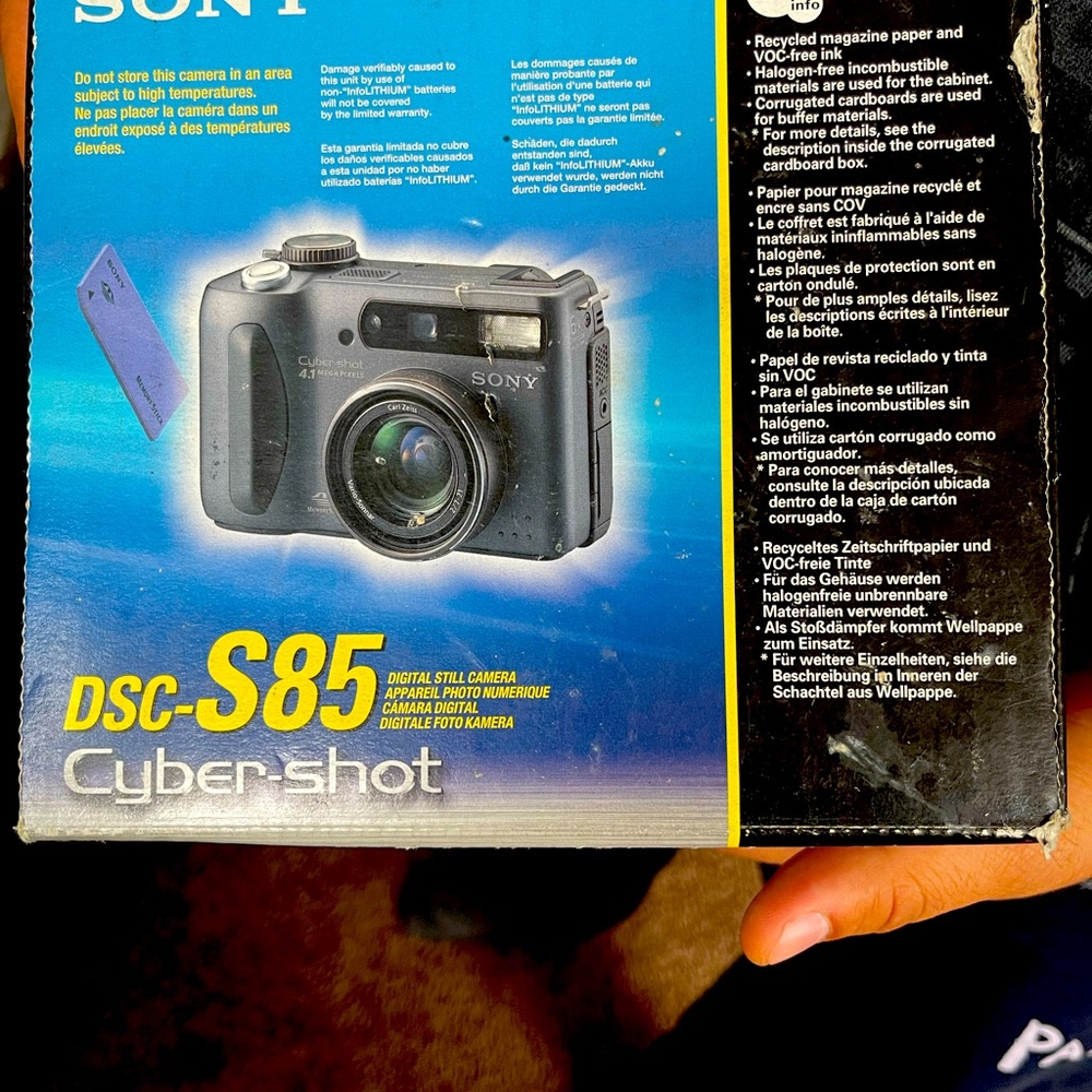 Vintage brand new in box SONY DSC-S85 Cybershot digital camera - from Japan